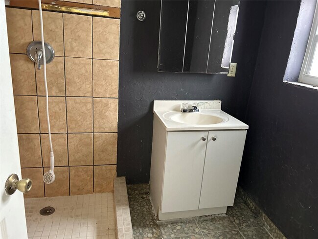 Building Photo - 701 W Evanston Cir