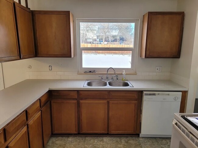 Building Photo - 6181 W Alder Ave