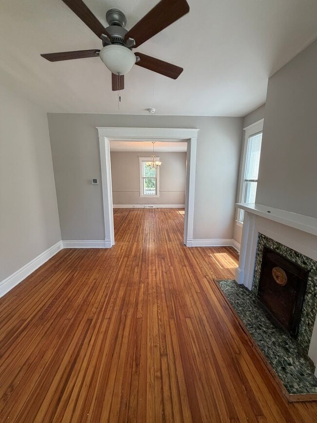 Building Photo - Charming 4bdrm/1.5bth Home Located in Richmond's North Highland Park w/Balcony!!