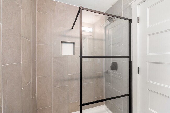 Building Photo - 231 E Madeira Ave