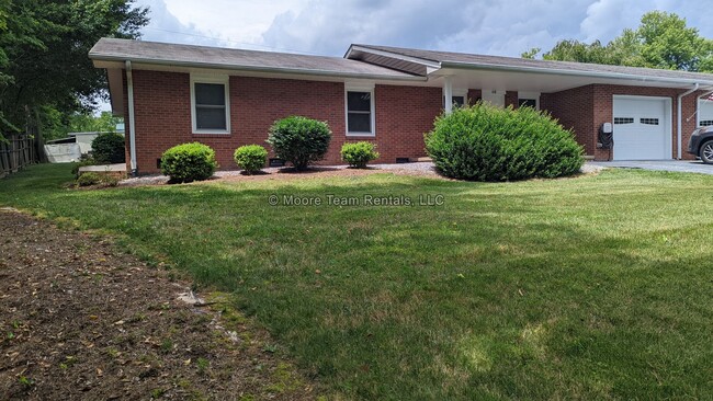 Primary Photo - 3 Bed / 2 Bath on 1 Level - Garage, Lawn C...