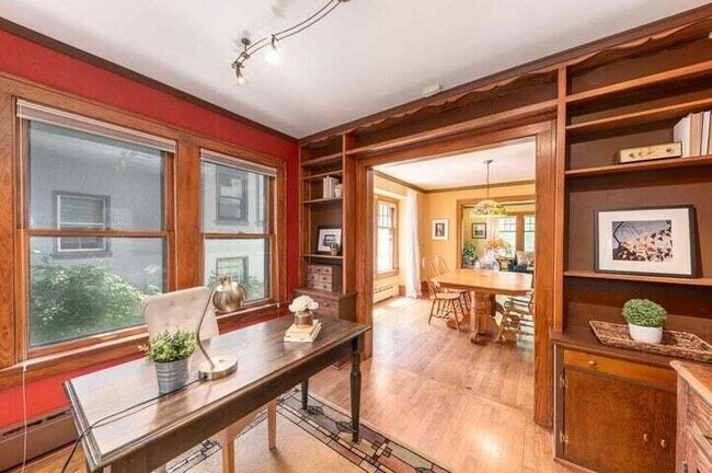 Building Photo - 824 N 66th St