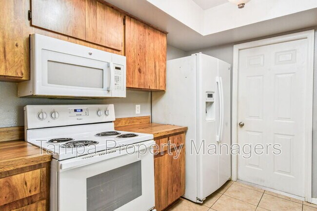 Building Photo - 16214 Pebblebrook Dr