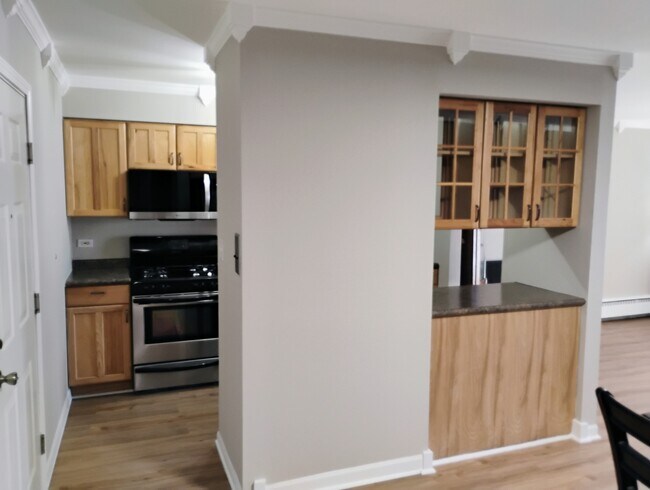 Building Photo - 910 W Alleghany Dr