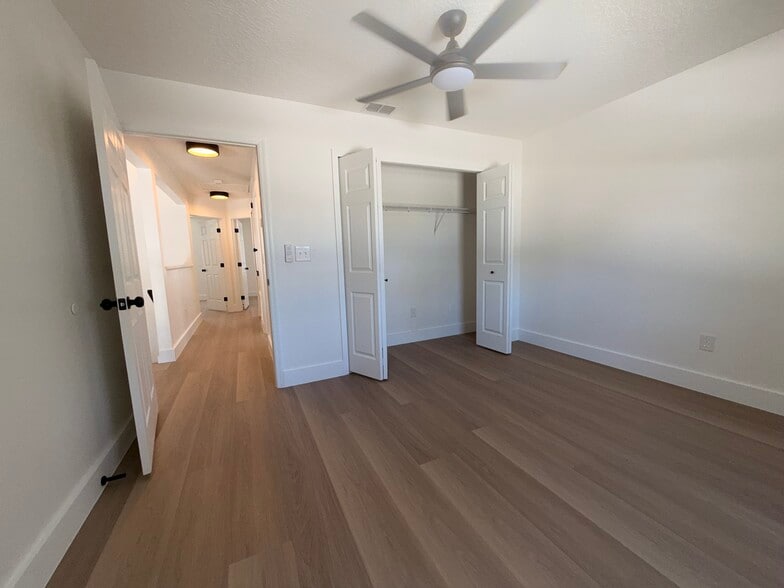 Building Photo - 1042 Ballyshannon Pky