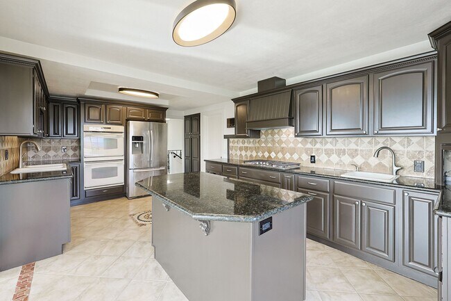 Building Photo - Spacious 4 Bed / 3 Bath Home in Desirable Nebo Hill – La Mesa (3,056 Sq Ft)