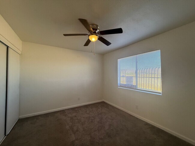 Building Photo - Palmdale 1 bedroom