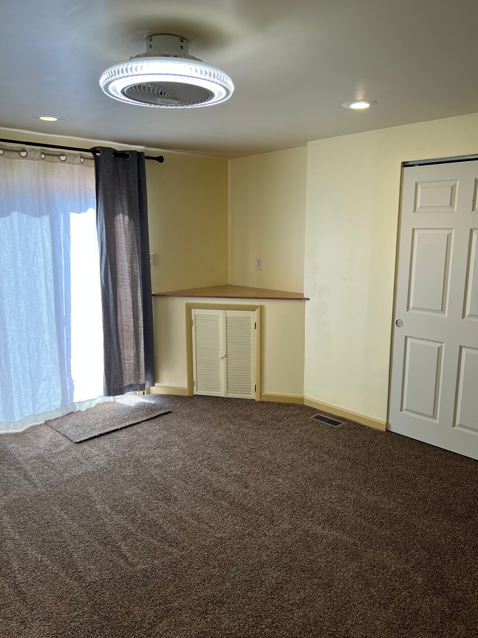 master bed - 3015 Belgrade St