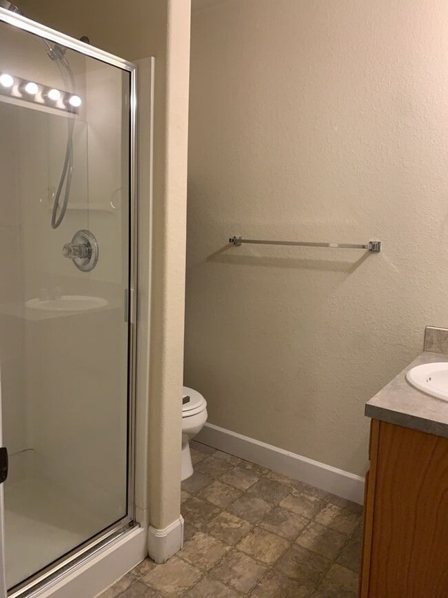 Building Photo - 844 Apex Dr