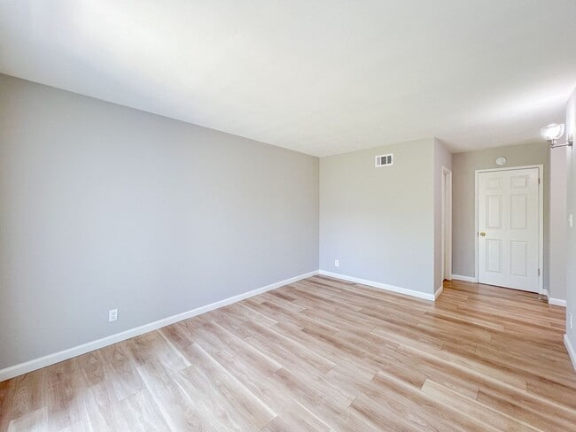Building Photo - Santa Ana - Gorgeous Interior Remodel 4 be...