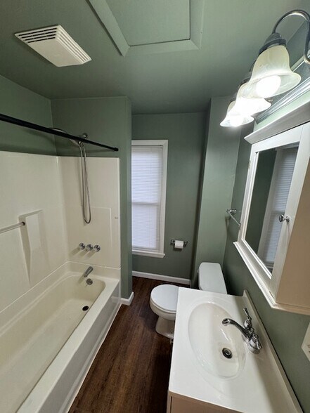 Building Photo - 134 E Smithfield St