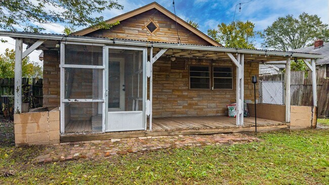 Building Photo - Charming 2 Bedroom 1 Bath house in the Argenta District of North Little Rock.
