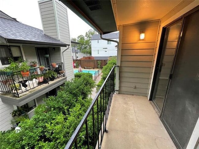 Building Photo - Beautiful 1 bed 1 bath apartment minutes a...