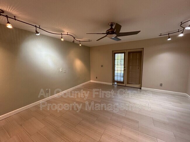 Building Photo - 9650 Tara Cay Ct
