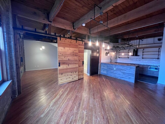 Building Photo - Gorgeous Loft Downtown Grand Rapids