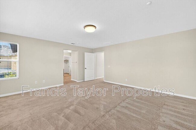 Building Photo - 504 Eureka Dr