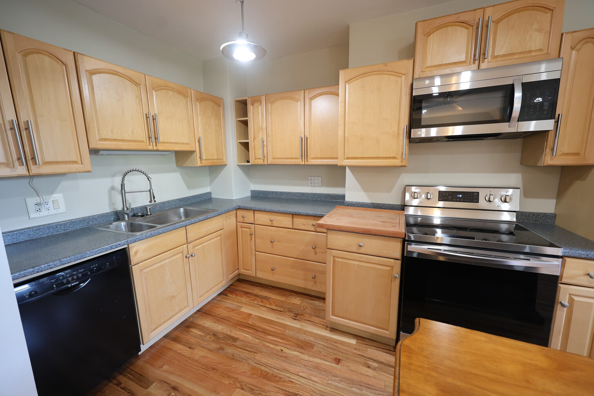 Building Photo - 318 Tappan St