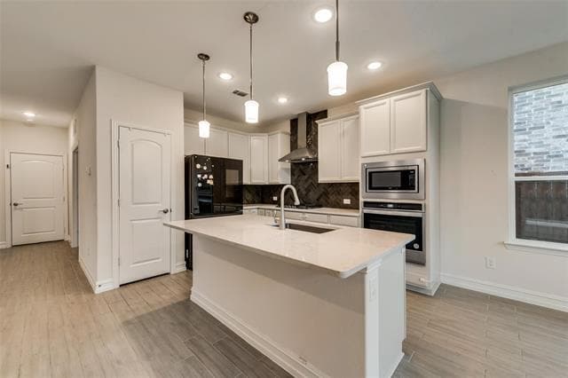 Building Photo - 714 Creekwater Ln