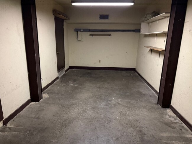 Building Photo - Wonderful 2 Br, 1.5 Ba, remodeled, 1 CG