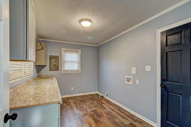 Building Photo - 1409 Delview Rd