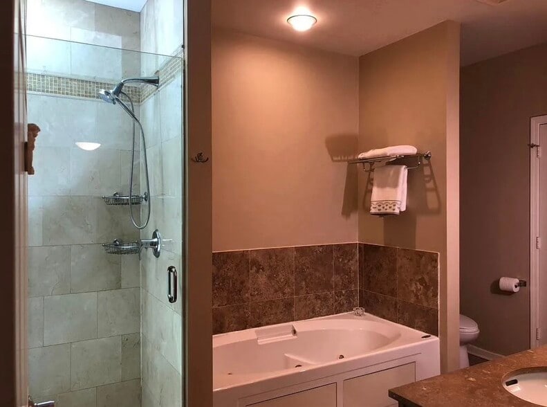 Building Photo - 842 W 15th Pl