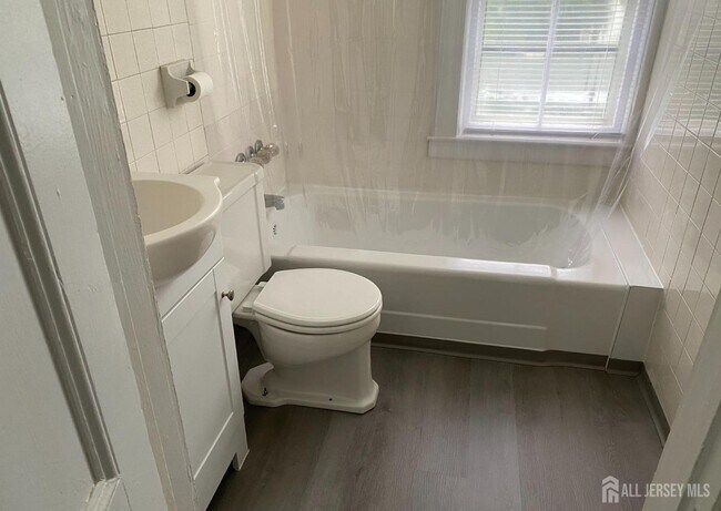 Building Photo - 237 Montgomery St