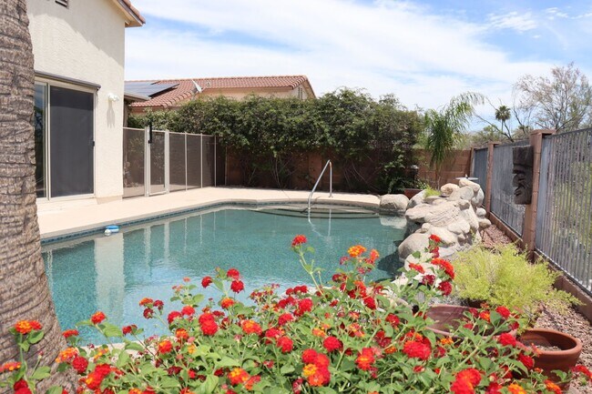 Building Photo - 4943 W Rosebay Dr