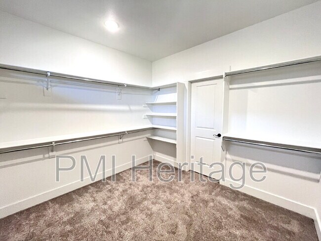 Building Photo - 557 Rossi St