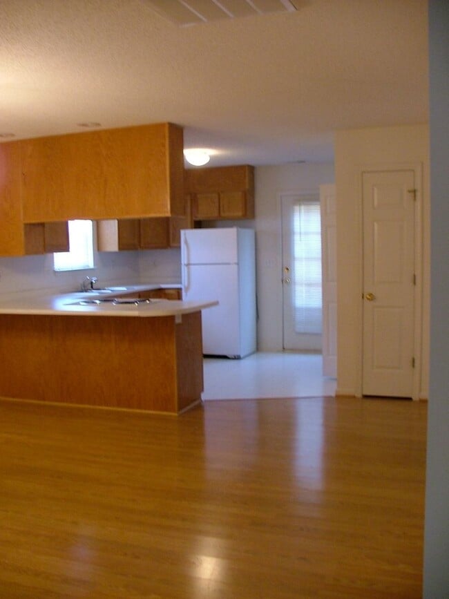 Building Photo - 101 Springwood Ln
