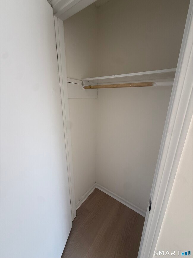 Building Photo - 14 Averill Pl