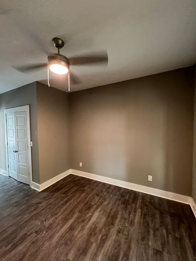 Building Photo - 1327 Park St