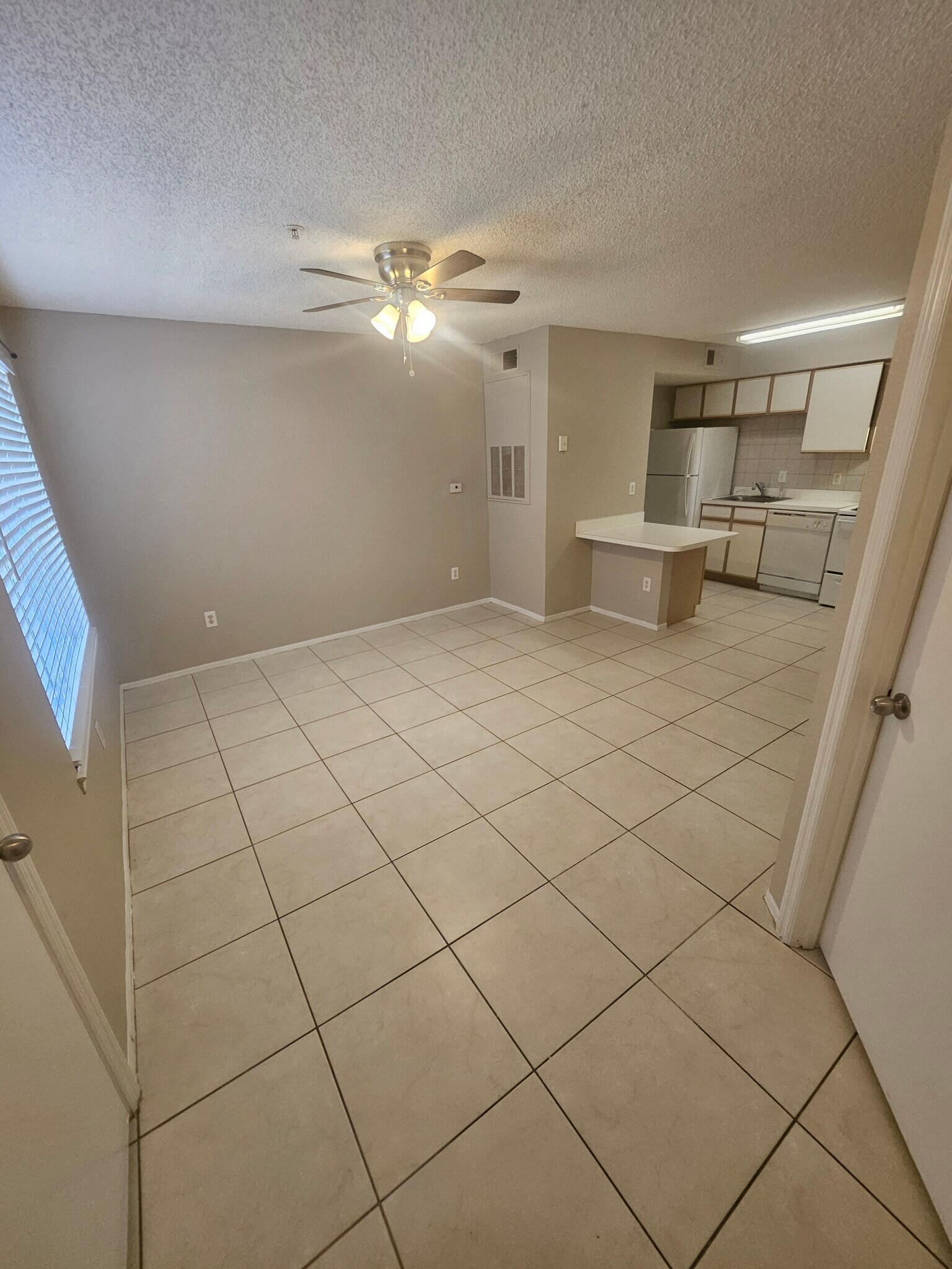 Building Photo - 2213 Grand Cayman Ct
