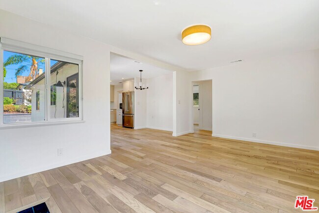 Building Photo - 4340 W 60th St