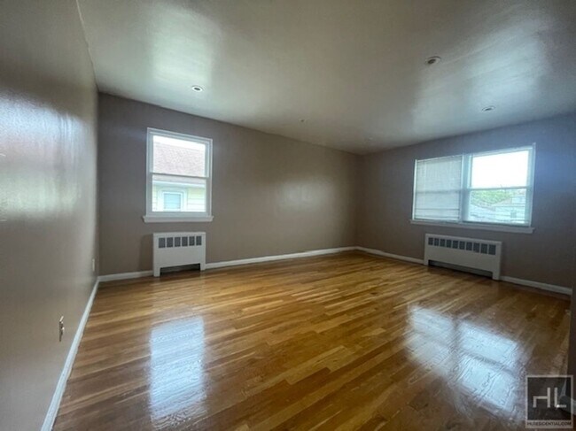 Building Photo - SPACIOUS HOME