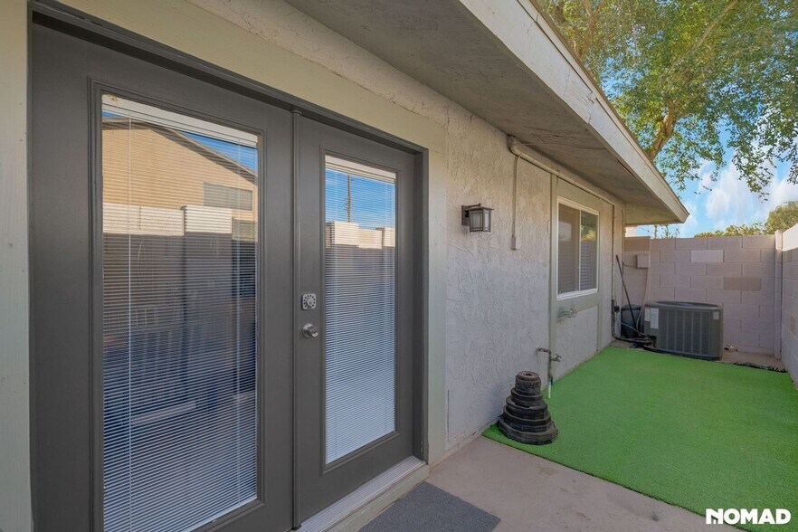 Building Photo - 1049 N Granite Reef Rd