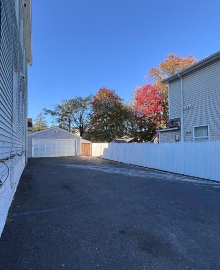 Building Photo - 260 Pacific St