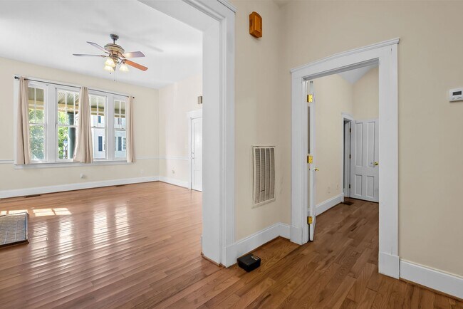 Building Photo - 403 Dinwiddie St