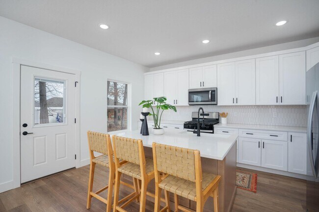 Building Photo - 1367 N Harper Ridge Dr