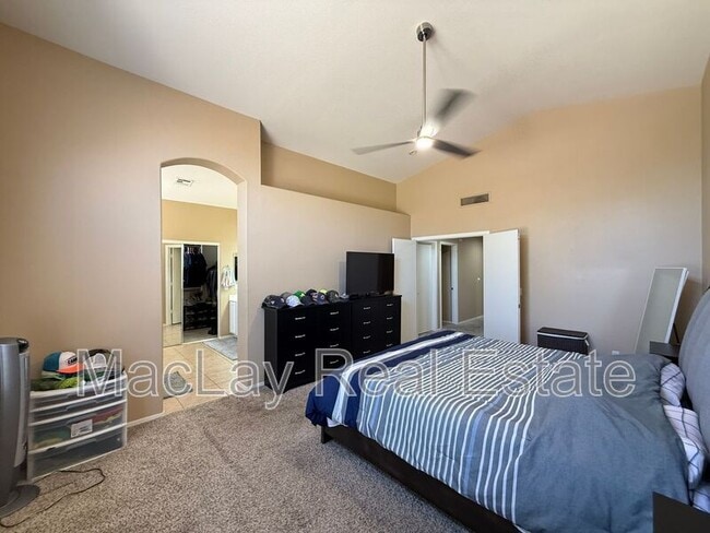 Building Photo - 450 W Musket Pl