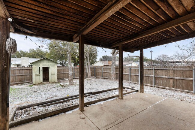 Building Photo - For Rent Newly Remodeled 3 Bed / 2 Bath Home
