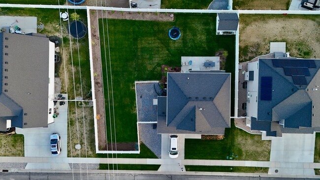 Building Photo - Spacious 4 Bed, 2.5 Bath Home with Central Air & 2-Car Garage! - Available NOW!