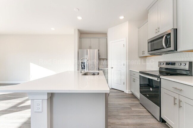 Building Photo - 2003 Old Rivers Rd