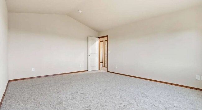 Building Photo - For rent