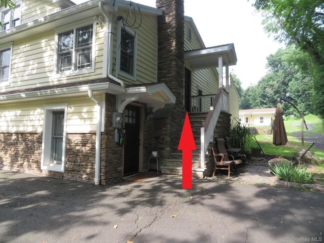 Building Photo - 329 Strawtown Rd