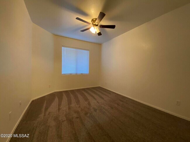 Building Photo - 1265 E Weimer Cir