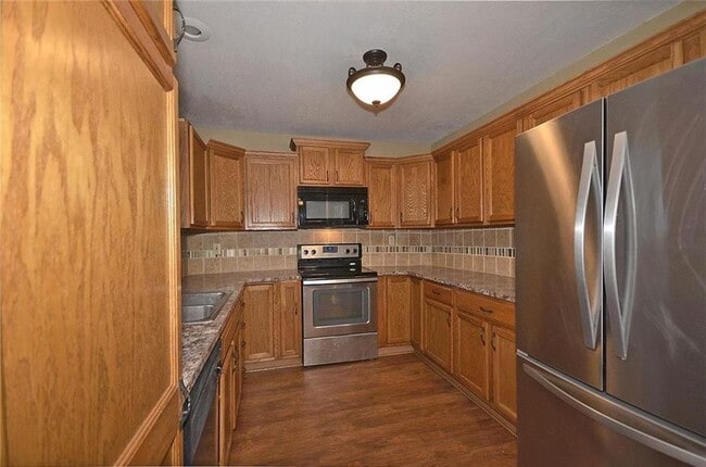 Building Photo - 6130 NE Vivion Rd