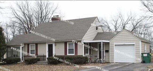 Primary Photo - GORGEOUS 3 Bed 2 Bath House in Merriam-Ava...