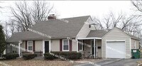 Building Photo - GORGEOUS 3 Bed 2 Bath House in Merriam-Ava...