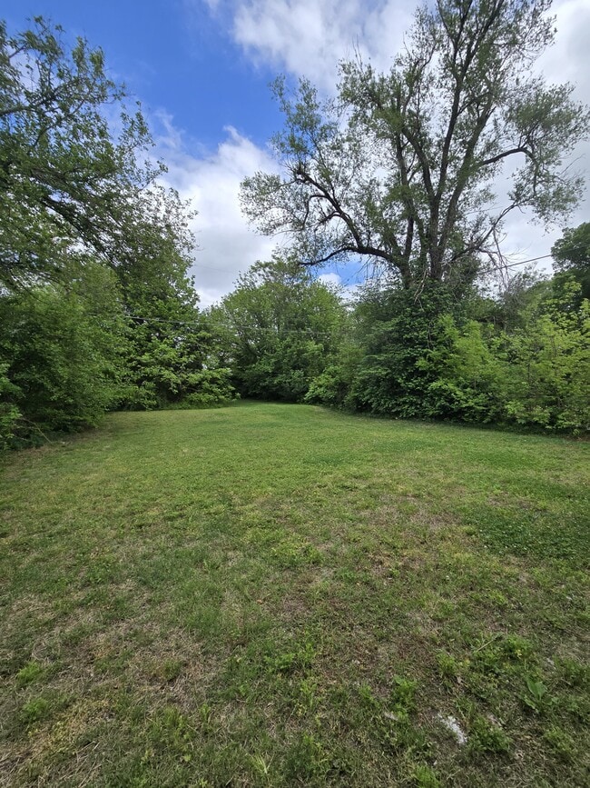 Building Photo - 1040 N Volutsia