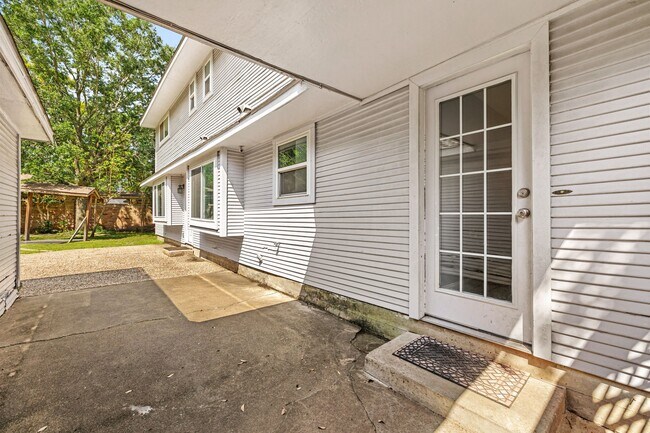 Building Photo - 2114 Briargreen Dr
